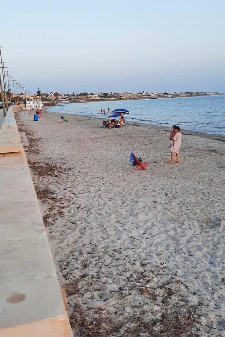A Casa Di Nini E Nene - Fronte Mare Villa Mazara del Vallo 0*,